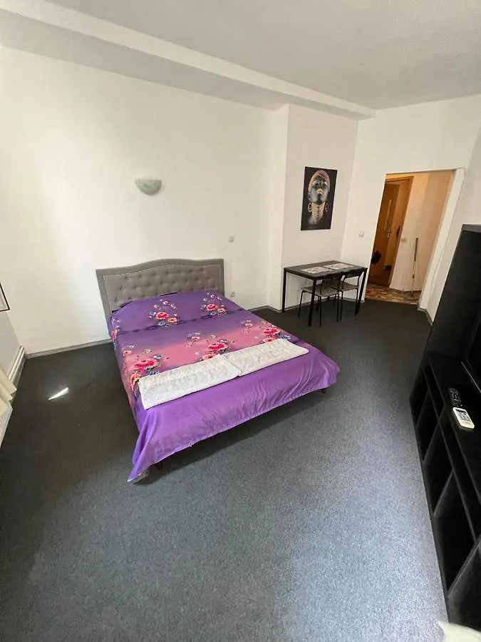 Economic Low Buget Downtown Studio Tiny Home On Street Piata Amzei Bucareste 0*,