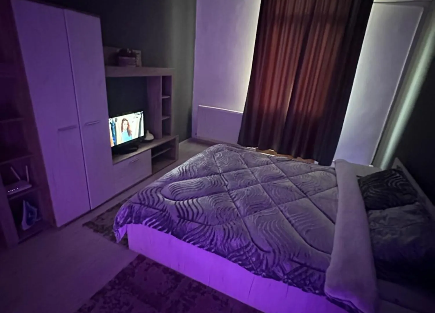 Economic Low Buget Downtown Studio Tiny Home On Street Piata Amzei Bucureşti