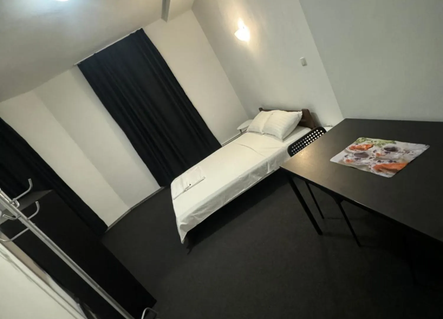 Economic Low Buget Downtown Studio Tiny Home On Street Piata Amzei Bucareste