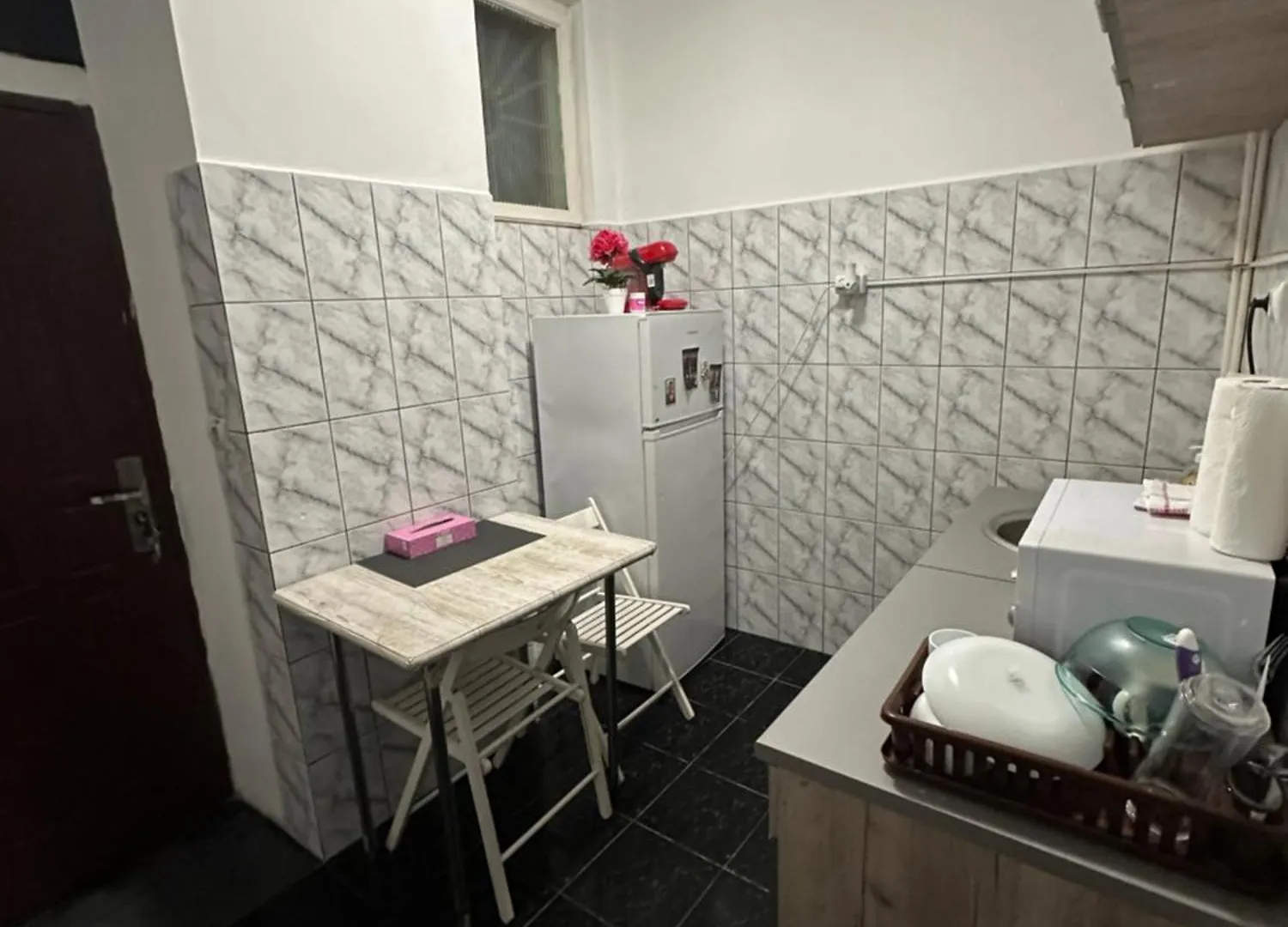 Economic Low Buget Downtown Studio Tiny Home On Street Piata Amzei Bucareste Roménia